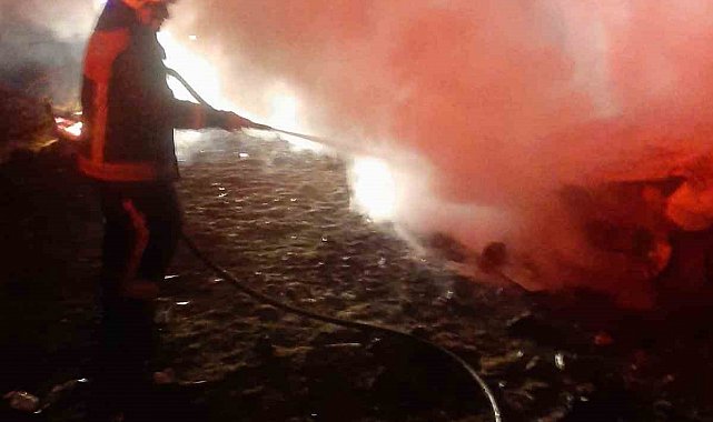 Piknik için kiraladıkları araç yandı