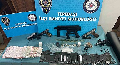 Polis ekiplerinin güvenlik çalışmaları, yakalanan 2 şahıs tutuklandı