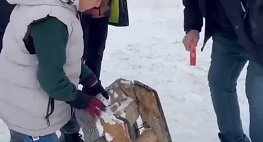 Polisin kızak tamiri görüntüsü yürek ısıttı