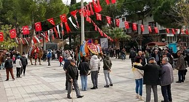 Poyracık'ta 5. Geleneksel Folklorik Deve Gösterisi Festivali heyecanı