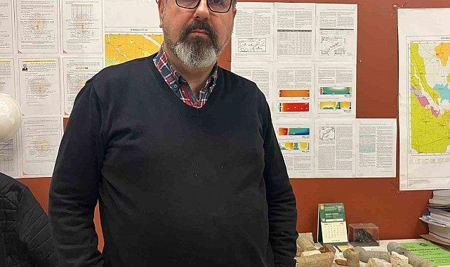 "Ege'deki hareketlilik sonucu ya büyük deprem olacak ya da yeni bir volkan oluşacak"