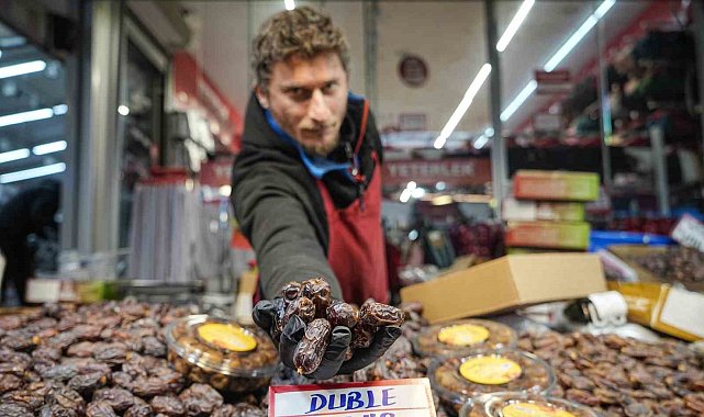 Ramazan ayının vazgeçilmezi hurma tezgahlarda yerini aldı