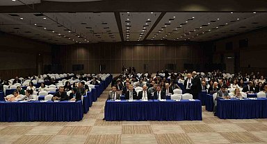 Rektör Hacımüftüoğlu: "Üniversitemiz, ilaç ve kimya alanında akademik ve endüstriyel iş birliklerine öncülük etmektedir"