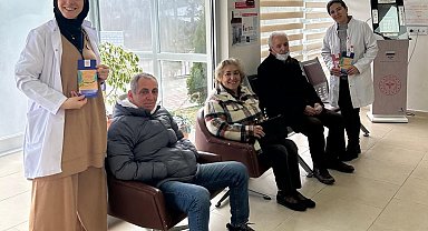 Sağlıkçılar kanserle ilgili vatandaşları bilgilendirdi