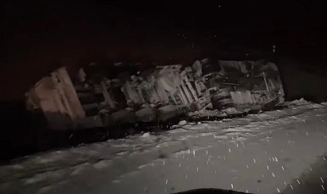 Sakaltutan'da tır devrildi: 1 yaralı