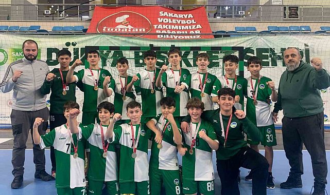Sakarya Büyükşehir'in minikleri şampiyonluğunu ilan etti