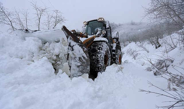 Sakarya'da kar sebebi ile kapanan 34 grup yolu ulaşıma açıldı