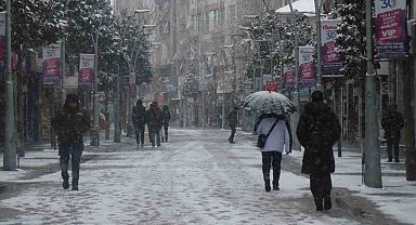 Sakarya'da kar yağışı etkisini sürdürüyor