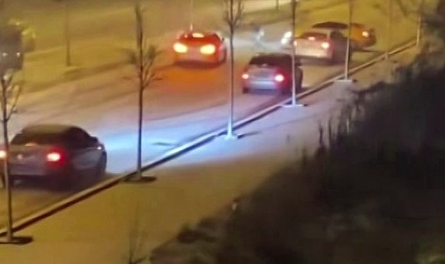 Sakarya'da kar yağışı hayatı felç etti: Kazalar peş peşe geldi, onlarca araç yollarda kaldı