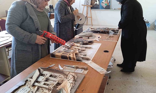 Samsat'ta 13 kursla yaygın eğitim veriliyor