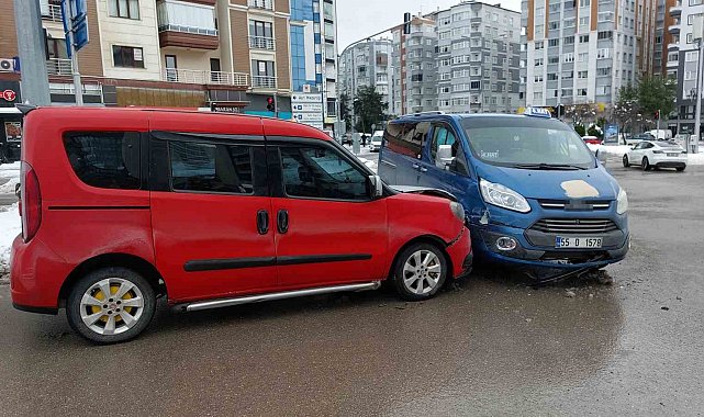 Samsun'da iki dolmuş çarpıştı: 1 yaralı