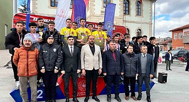 Sandıklılı öğrenciler madalyaları topladı