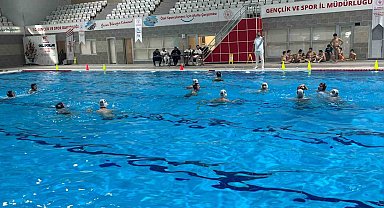 SANKO Okulları genç kız ve genç erkek yüzme takımları şampiyon oldu