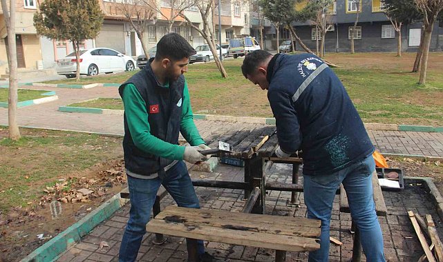 Şanlıurfa'da parktaki bank ateşe verildi