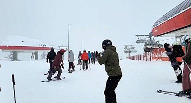 Sarıkamış'ta kar altında kayak keyfi