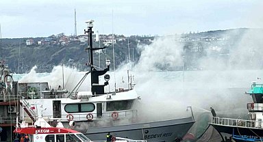 Sarıyer'de balıkçı teknesinde yangın: 2 kişi dumandan etkilendi