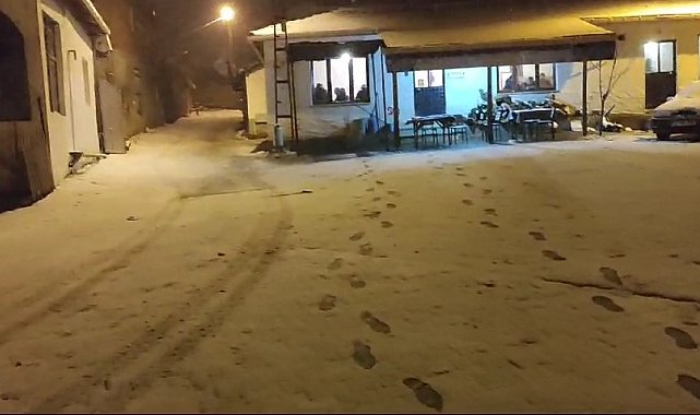 Şarköy'de bazı mahalleler karla kaplandı