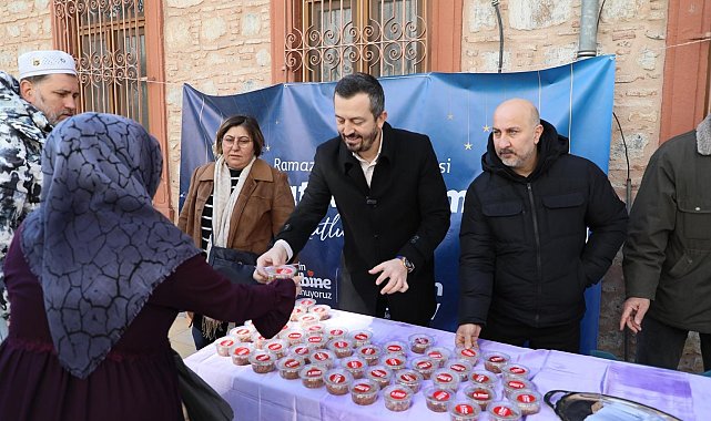 Şehzadeler Belediyesinden helva ikramı