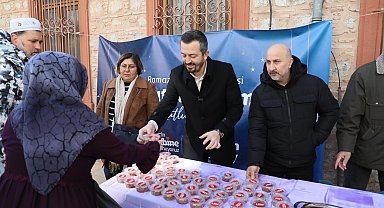 Şehzadeler Belediyesinden helva ikramı