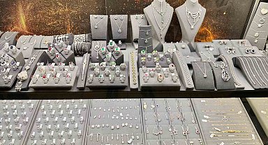 Sevgililer Günü öncesi Kapalıçarşı'da alışveriş hareketliliği başladı