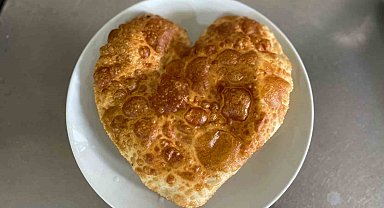 Sevgililer Günü'ne özel kalpli çibörek