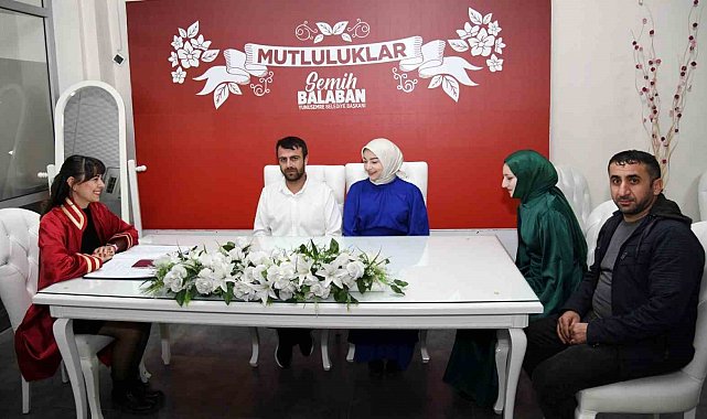 Sevgililer Gününde bir ömür boyu mutluluğa 'Evet' dediler