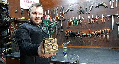 Sevgilisine solmayacak gül hazırladı