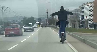 Seyir halinde kendisini kuş zannetti...İlginç anlar kamerada