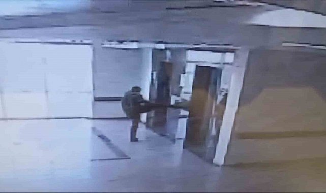 Siirt'te hastane asansörüne zarar veren şahıs güvenlik kamerasına yakalandı