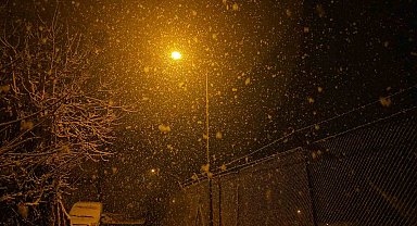 Siirt'te kar yağışı şehri beyaza bürüdü