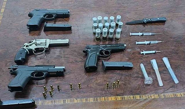 Silah ve uyuşturucu madde ile yakalanan 4 kişi gözaltına alındı