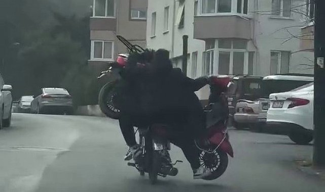 Şile'de tehlikeli yolculuk: Motosikletle motosiklet taşıdılar