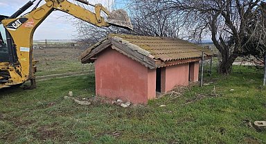 Silivri'de metruk binalar yıkılıyor