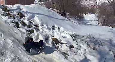 Sincik'te çocuklar karın keyfini çıkardı