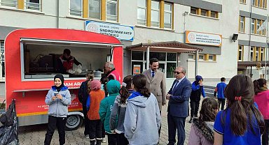 Sındırgı'da öğrencilere salep ikramı