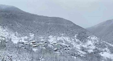 Sinop'un yüksek kesimleri beyaza büründü