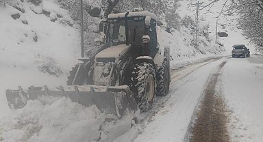 Şırnak'ta kar yağışı nedeniyle kapanan yollar açılıyor