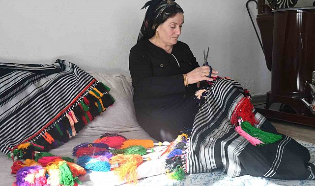 Şırnak'ta kış ayında örülen düğün aksesuarı "puşiler" tam altına fiyatına satılıyor