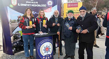 Sivas'ta 'Kadına El Kalkamaz' ve KADES broşürleri dağıtıldı