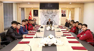 Sivaslı öğrenciler Fransa'da staj yapacak