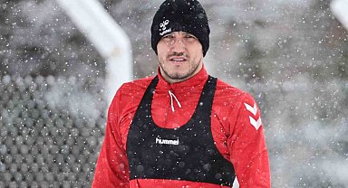 Sivasspor, kar yağışı altında Beşiktaş maçının hazırlıklarına başladı