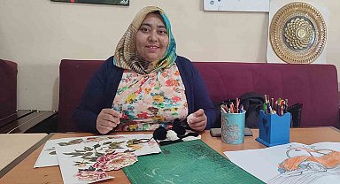 Şizofreni hastalığını sanatla yenmeye çalışıyor