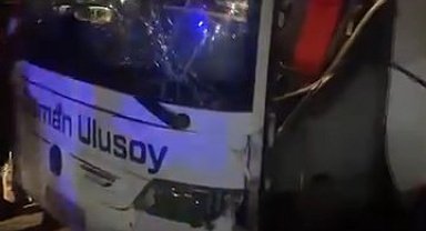 Şoför fenalaştı, direksiyona geçen kadın yolcu faciayı önledi