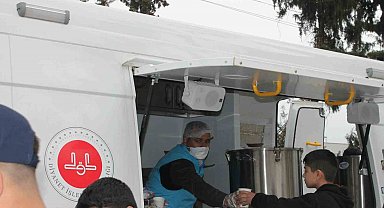 Soğuk kış günlerinde öğrencilerin içini çorbayla ısıttılar