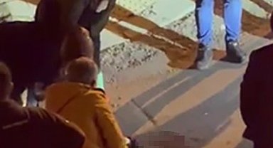 Sokak ortasında eski eşini bıçakladı