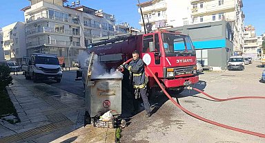 Söndürülmeden dökülen küller çöp konteynerinde yangına neden oluyor
