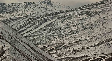 Şuhut'ta donan şelale havadan görüntülendi