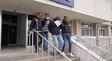 Şüpheli araçta binlerce uyuşturucu hap ele geçirildi: 2 tutuklama