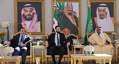 Suriye Devlet Başkanı eş-Şara, Suudi Arabistan Veliaht Prensi ile görüştü