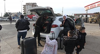 Suriyelilerin ülkelerine dönüş yolculuğu devam ediyor